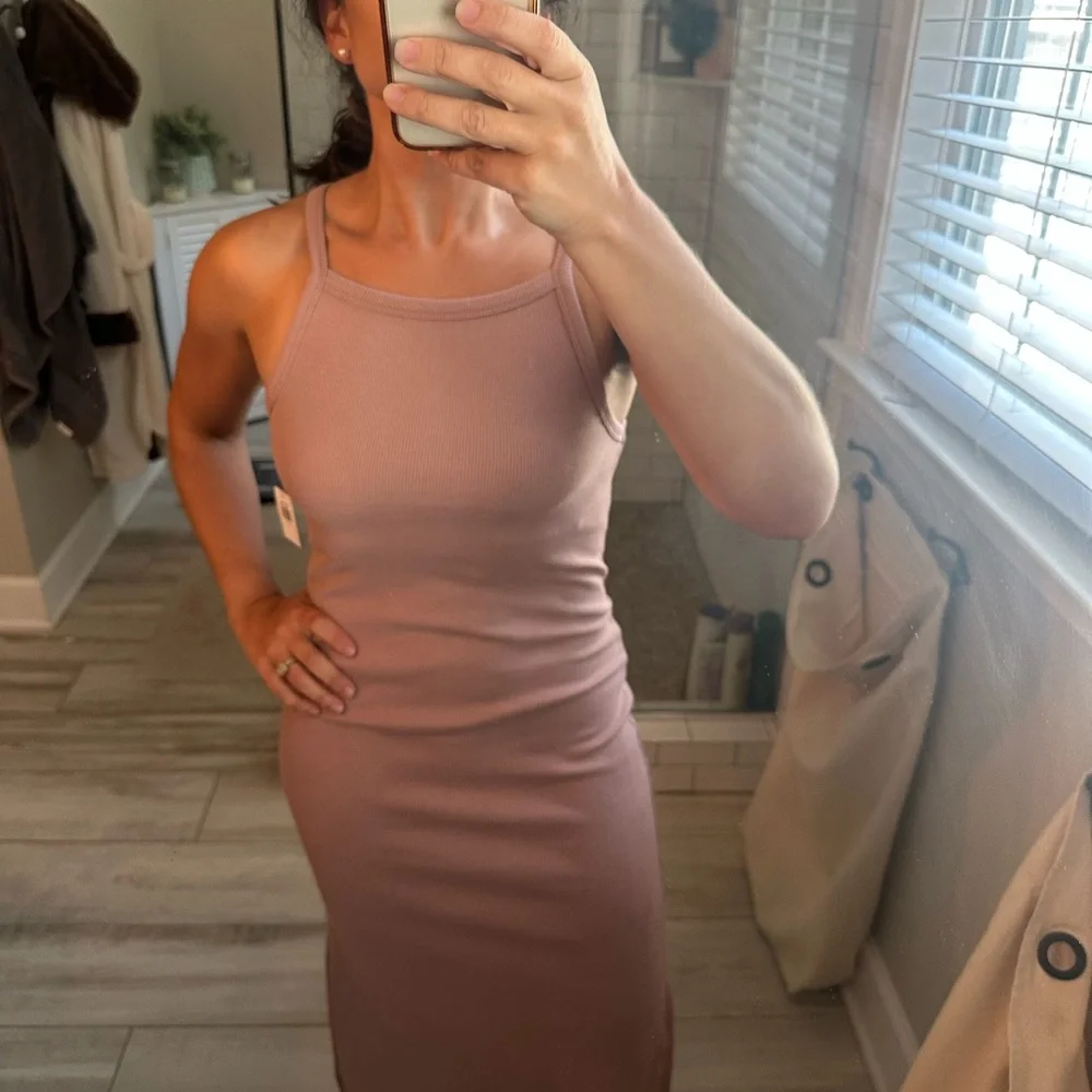 Chic Sleeveless Dusty Pink Midi Dress - Picture 3 of 5